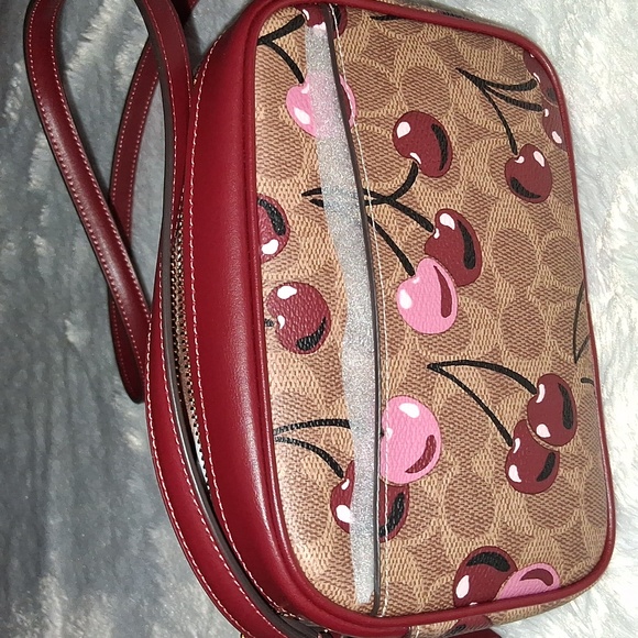 NWOT！COACH Mini Jamie Camera Bag In Signature With Cherry Print - Picture 8 of 8